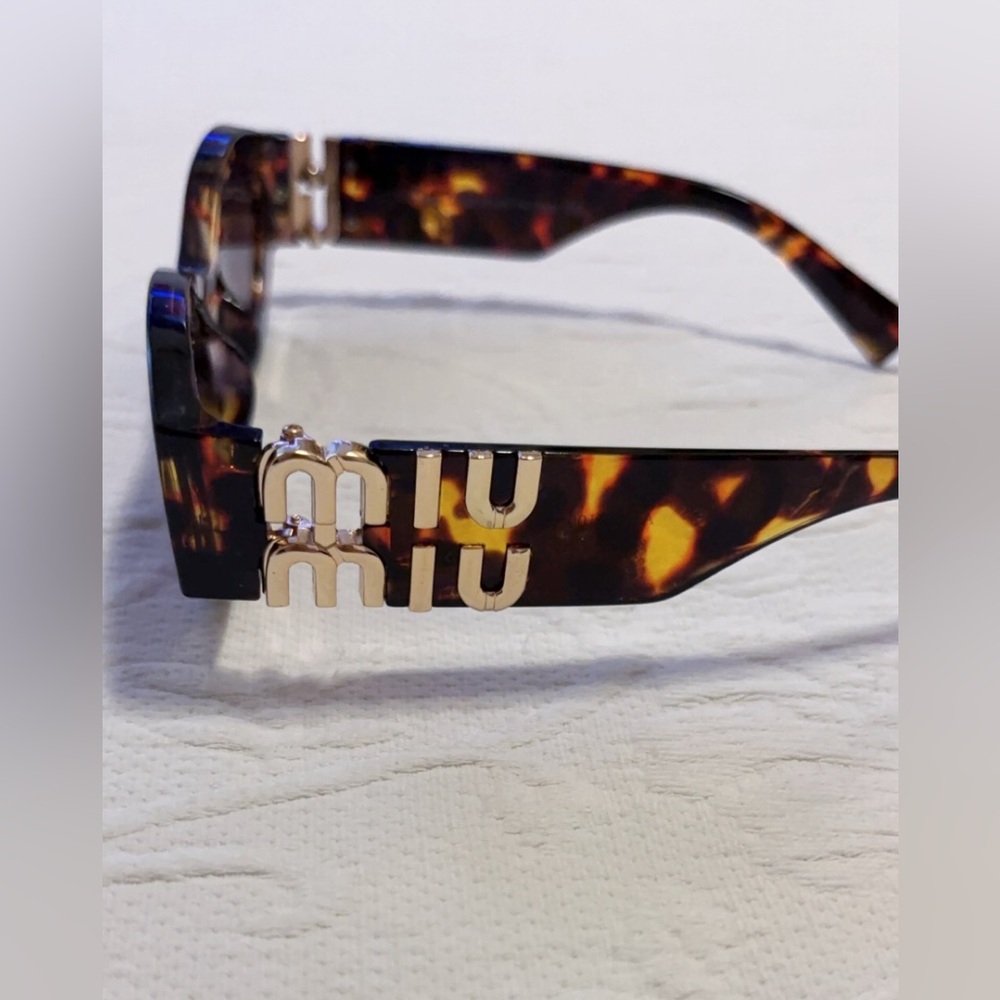 Stunning Tortoise Sunglasses.